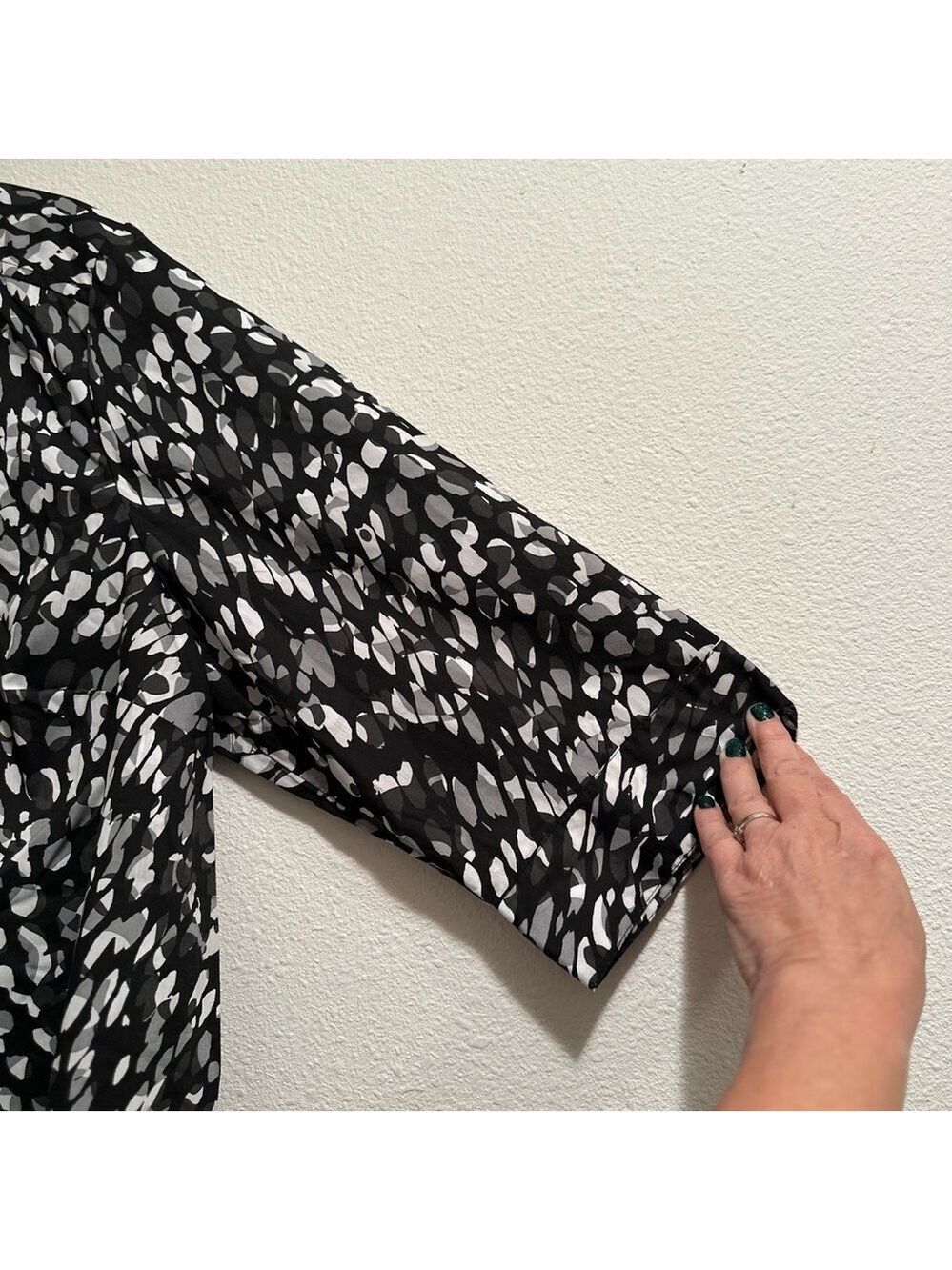 Roamans Blouse, Womens 24W, Black Gray, White, Geometric Circles Business Blouse - Picture 13 of 15